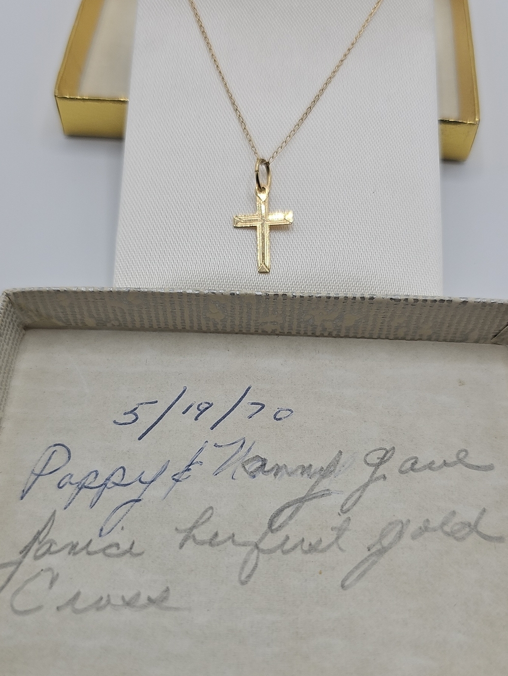 14K Gold Small Vintage 1970 Cross Pendant Necklace. Stamped